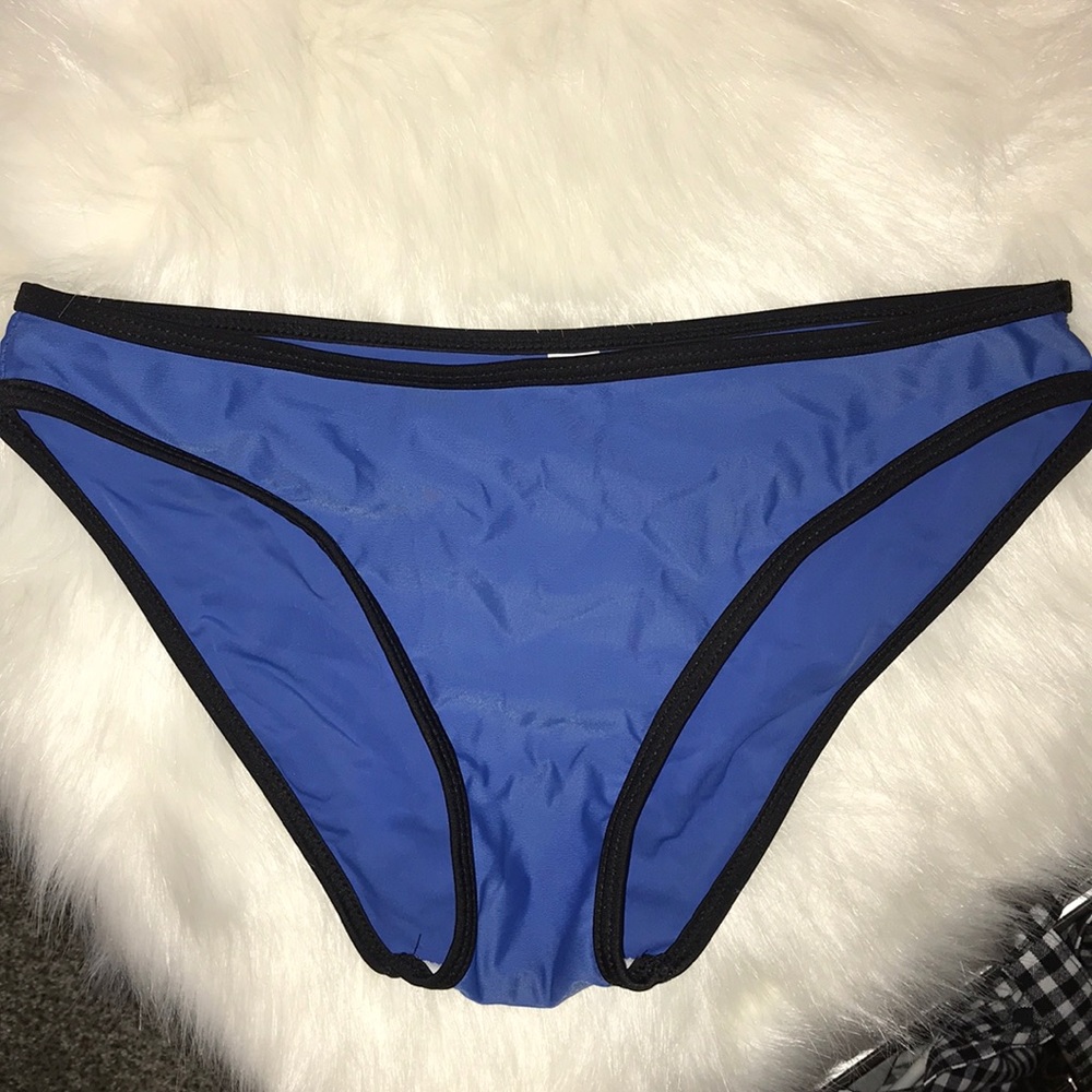 Bikini Set - Picture 4 of 4